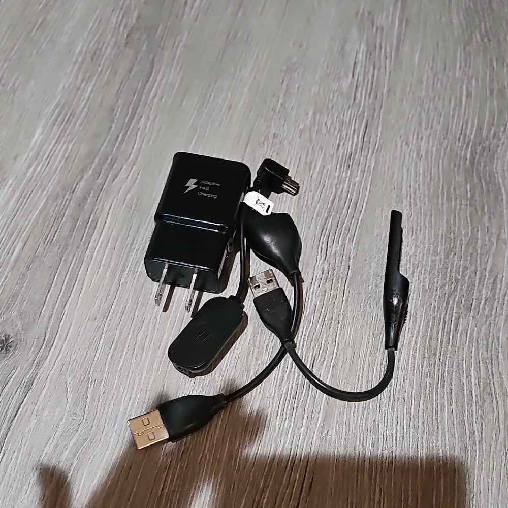 Fitbit Black USB Charger Set - Picture 7 of 10